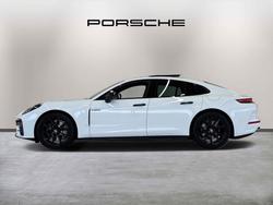 PORSCHE Panamera Photo 4