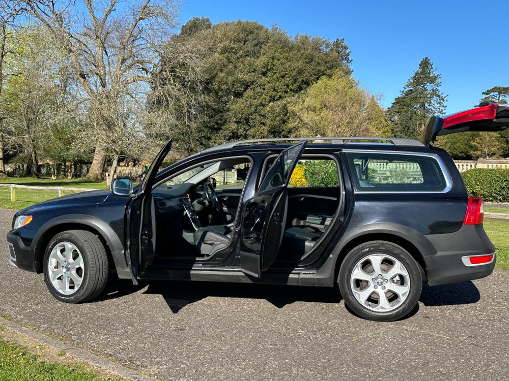 Used Volvo XC70 RE11DBU 28