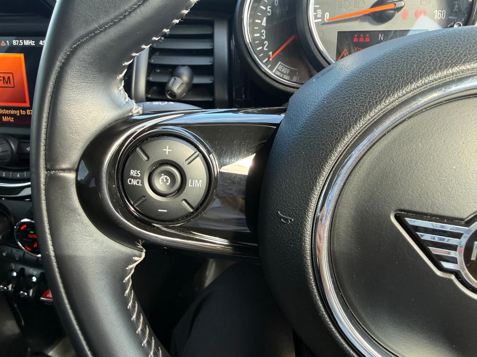 MINI Hatch Photo f73ef84a-76b9-459f-b908-58c1786ebc87.jpeg