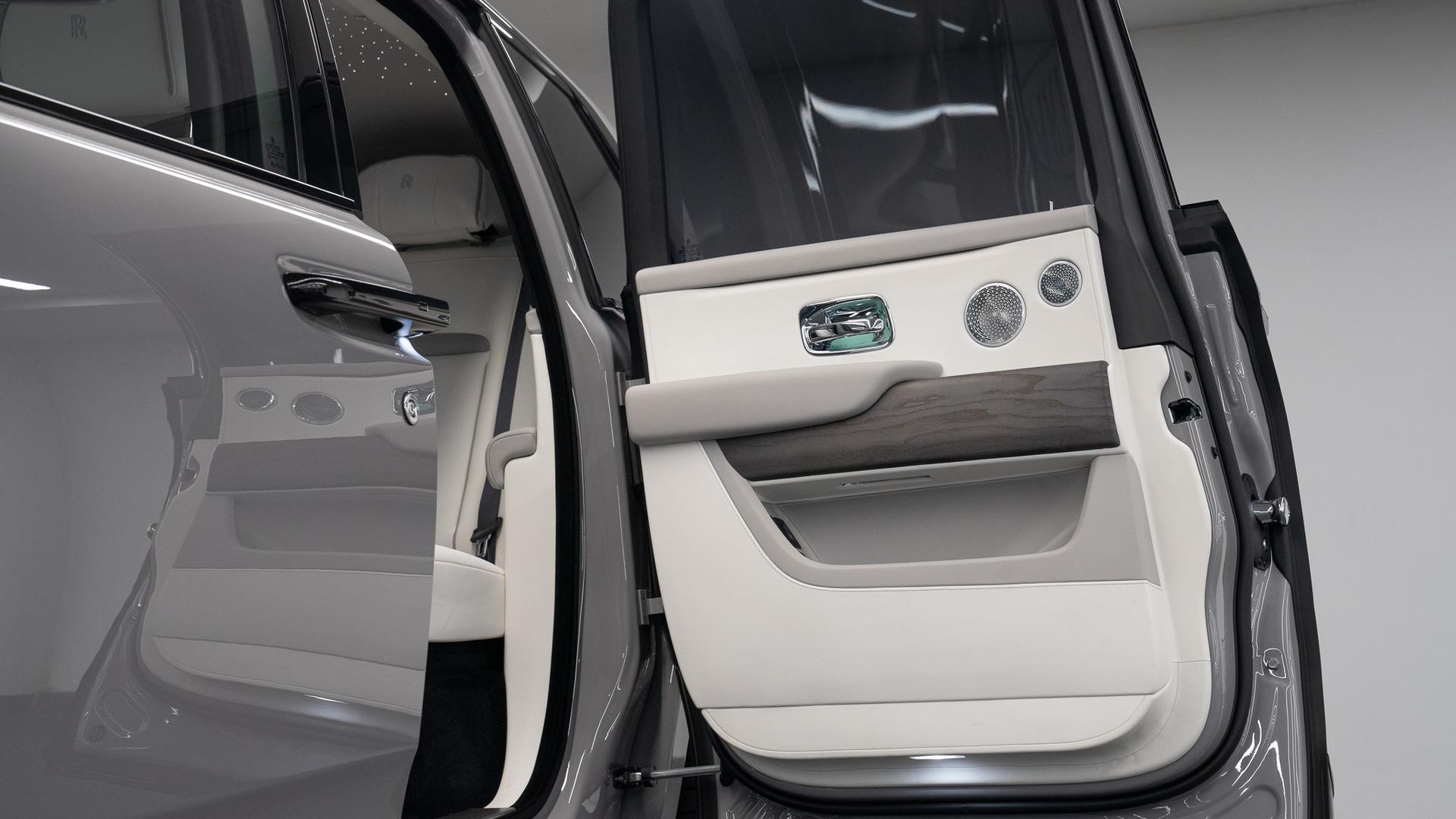 Rolls-Royce Cullinan Photo f74293c5-ce8c-415d-9e9a-b5b7a4258ee2.jpg