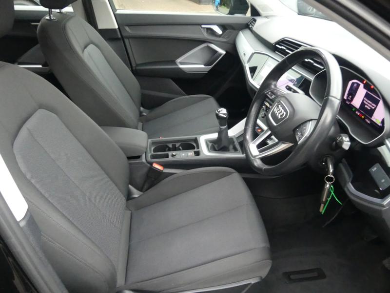 Audi Q3 Photo f7448c6c-2a34-46a0-bc8c-2b1877efc8a2.jpg