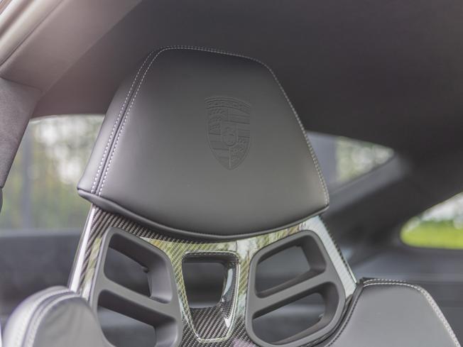 PORSCHE 911 Photo 10