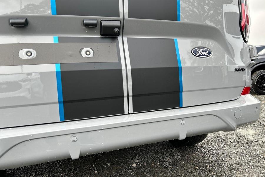 Ford TRANSIT CUSTOM Photo f7732a46-08bd-4c11-b4d6-bb96aed48a6e.jpg