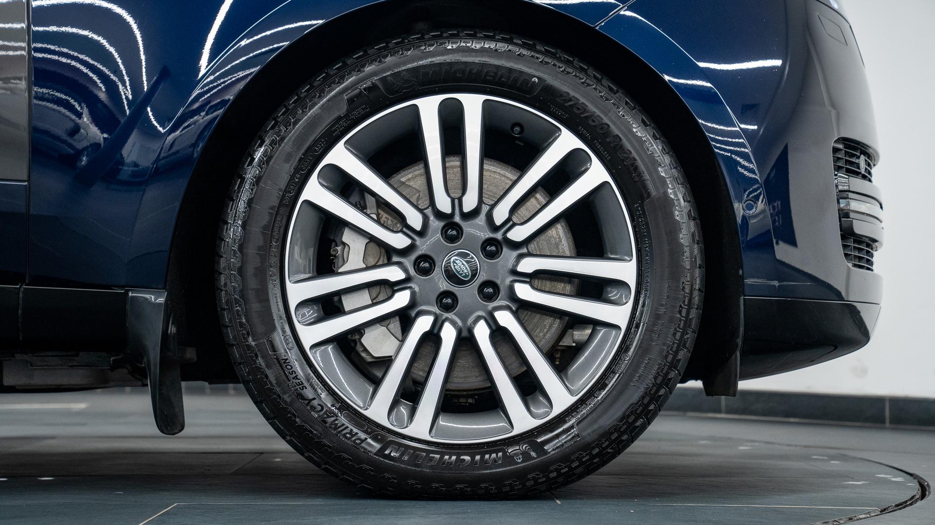 Land Rover Range Rover Photo f7751e2f-b381-4184-8ead-a4de0fa6a39e.jpg