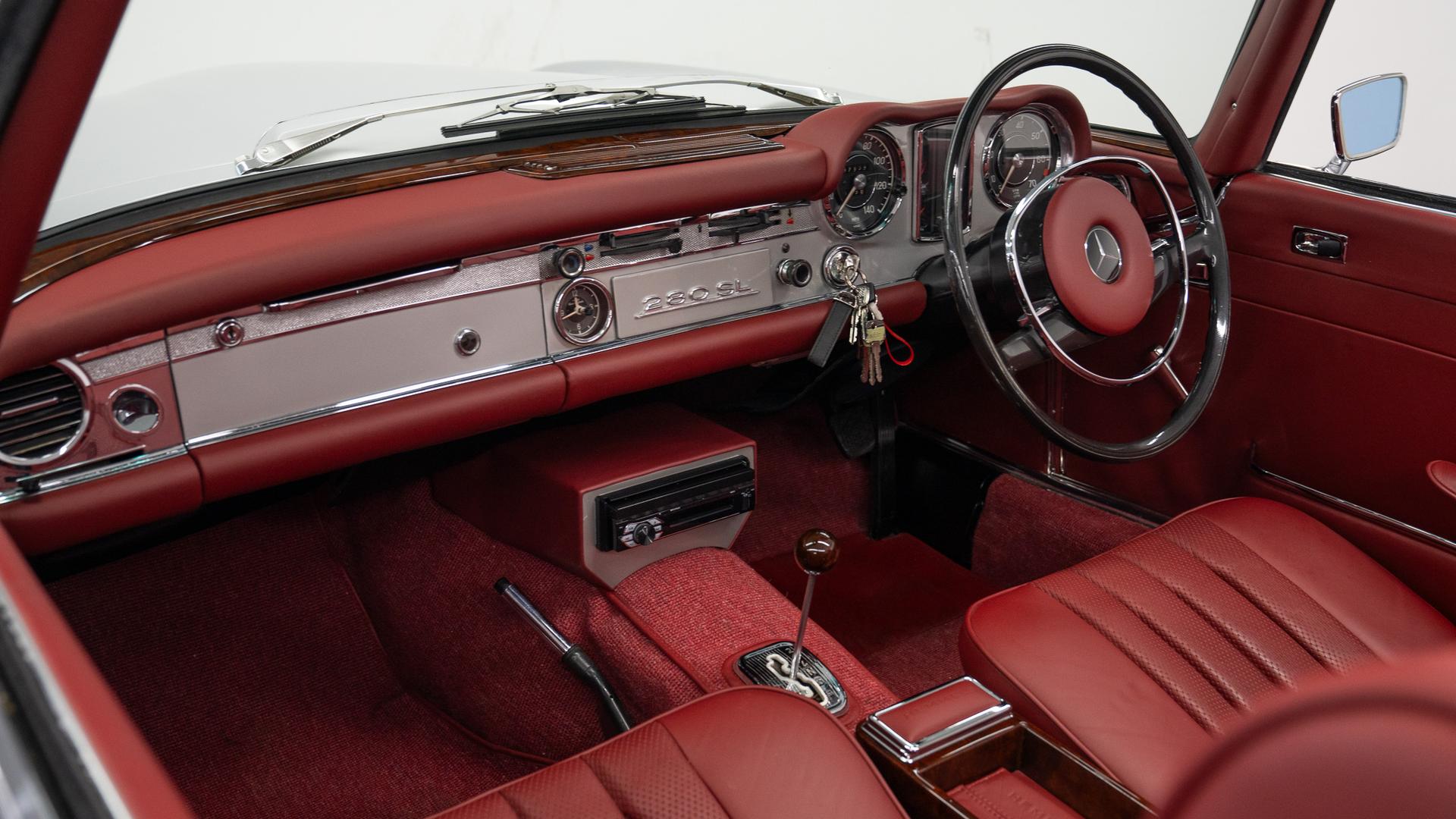 Mercedes-Benz 280 SL Photo f7989860-3655-445e-9d62-0f7dea348ec3.jpg