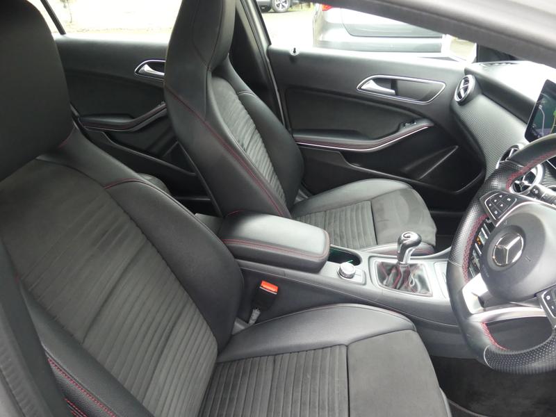 Mercedes-Benz A Class Photo f7a69efc-e8e5-45ca-8353-477c4affc584.jpg