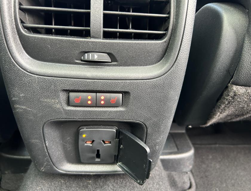 Ford Kuga Photo f7b931d1-ecaf-4c0e-8aa4-5bfb4e0e36af.jpg
