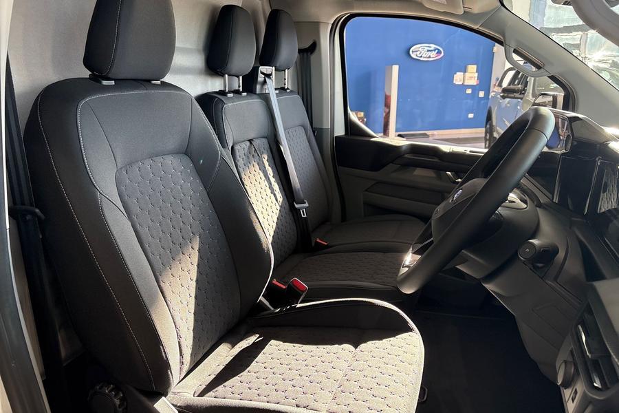 Ford TRANSIT CUSTOM Photo f7bcbd67-c41c-40c1-86f3-b1cd3a369c66.jpg