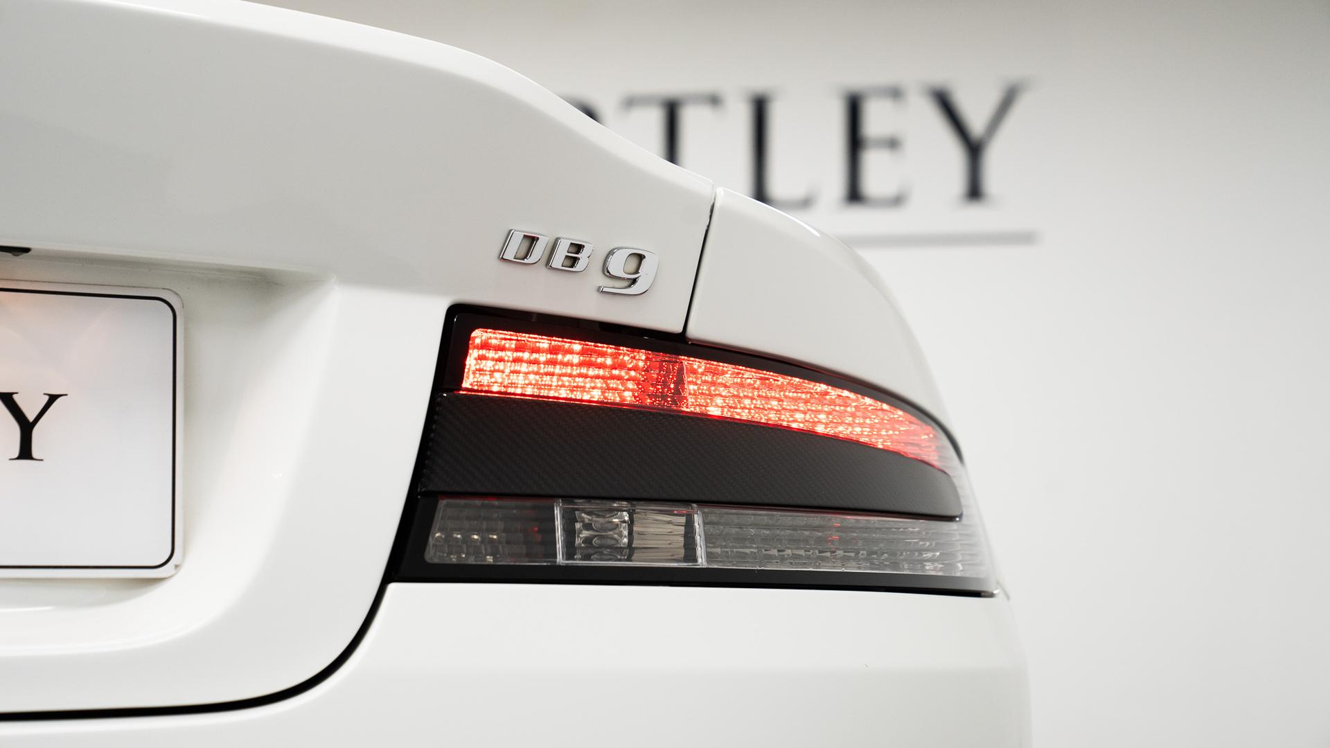 Aston Martin DB9 Photo f7c600d1-a680-48e2-a692-32cd1c3614e0.jpg