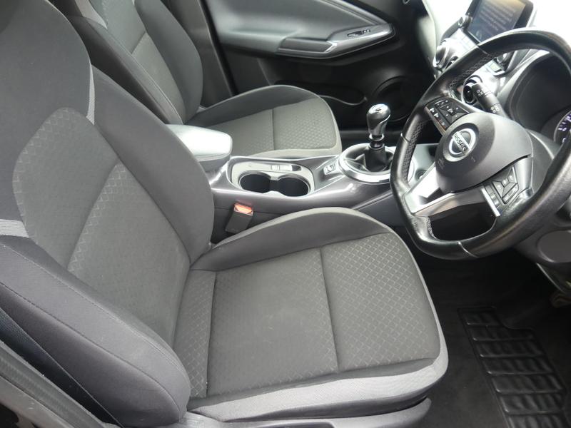 Nissan Juke Photo f7c6fcf0-7d29-446a-af98-c2bb52c13a4d.jpg