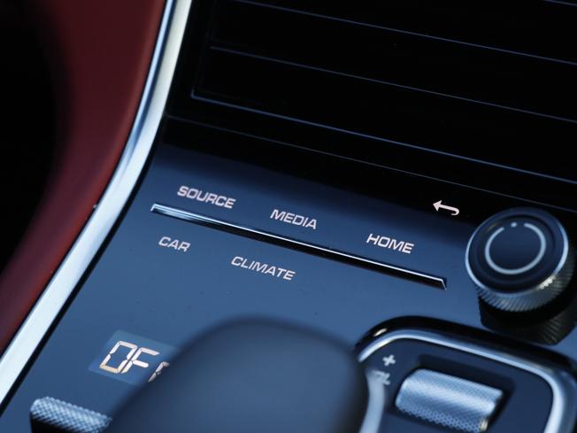 PORSCHE Panamera Photo 24