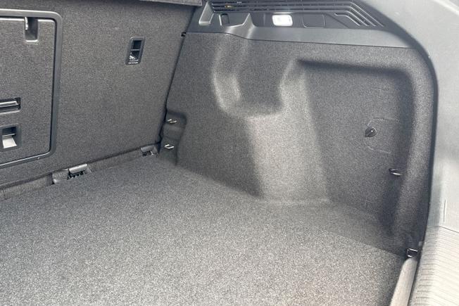 VOLKSWAGEN ID.4 Photo 22