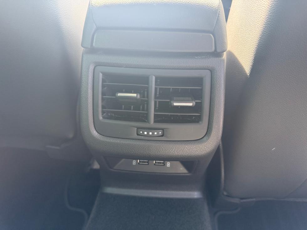 SEAT Leon Photo f7e0950d-195c-44eb-a3fe-b176bf482d25.jpeg