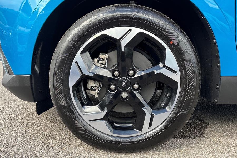 Ford E-TRANSIT COURIER Photo f7f33db9-6cd2-489c-a9fe-14e97f830c5e.jpg