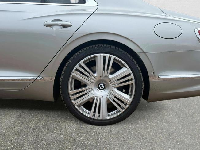 BENTLEY Flying Spur Photo 31