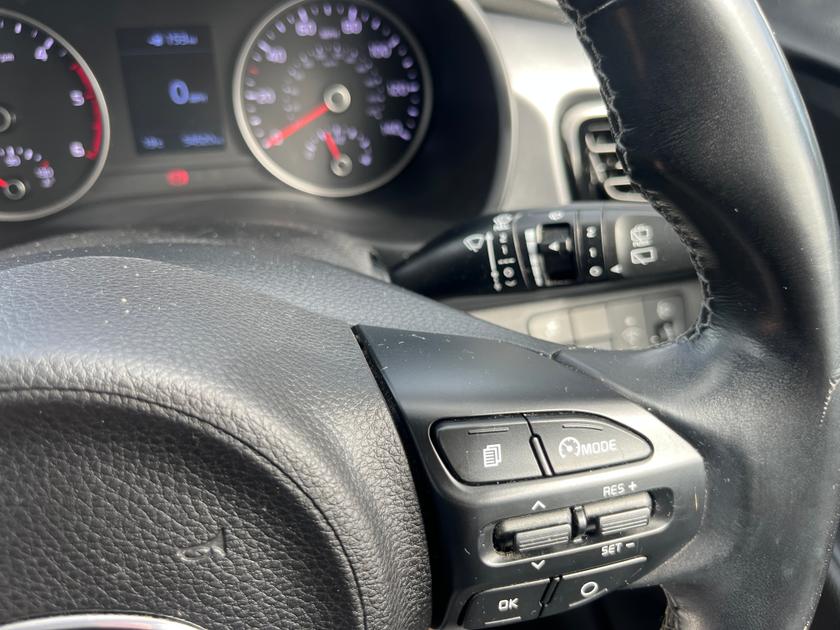 Kia Rio Photo f81a8565-4e6a-477f-8f3b-5394ea9f37c2.jpg