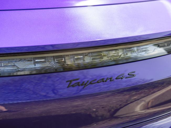 PORSCHE Taycan Photo 37