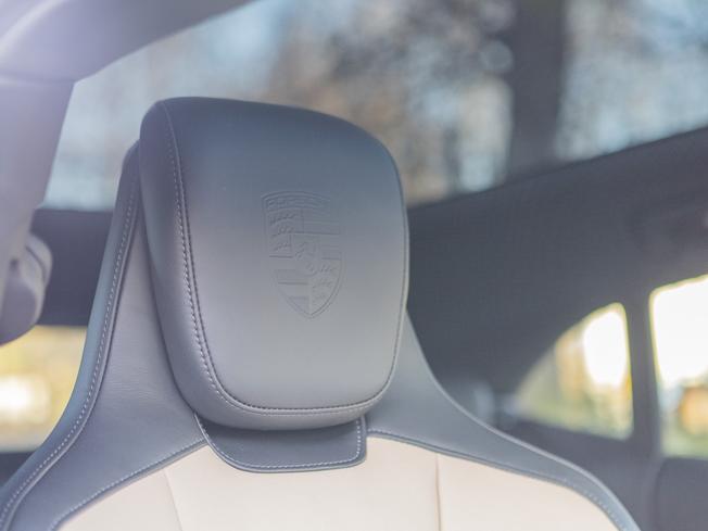 PORSCHE Taycan Photo 13