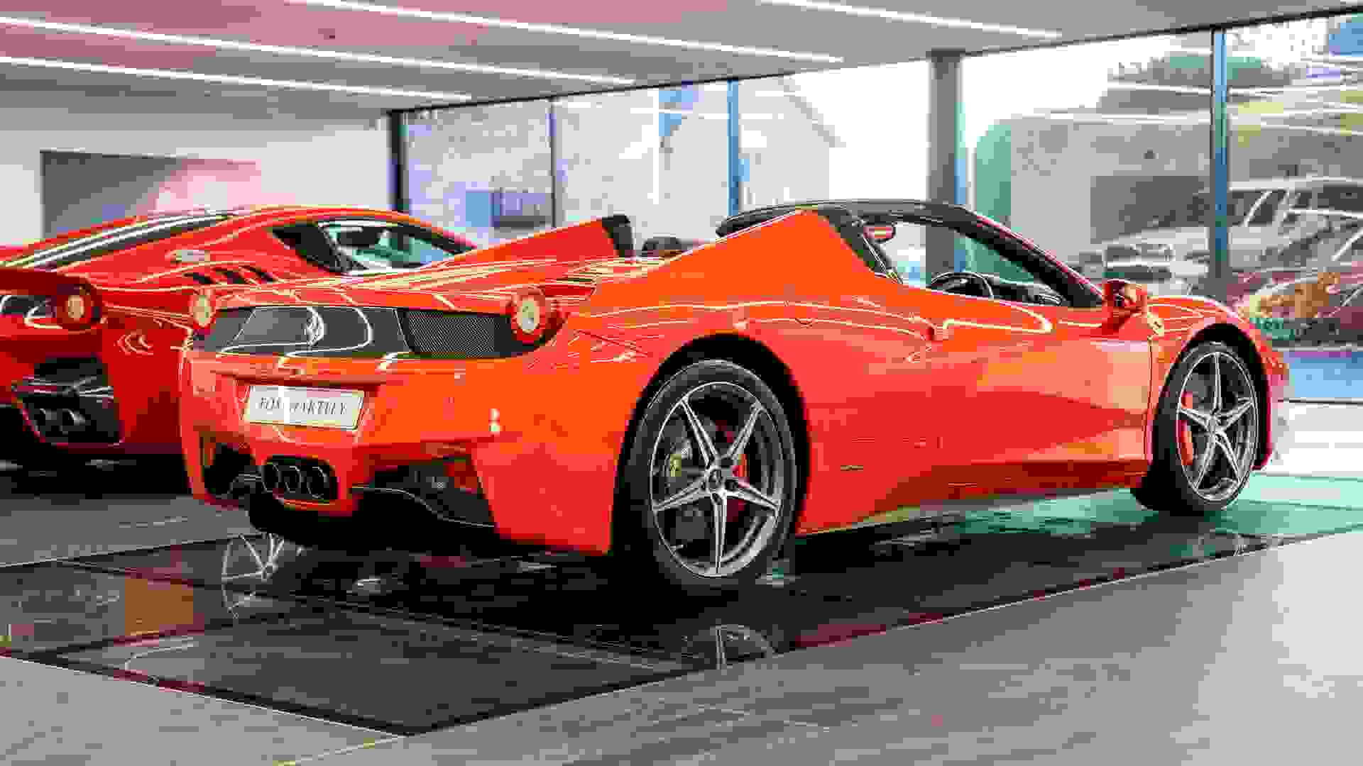 Ferrari 458 Photo f849151a-ff4d-49ba-a598-faeb66197720.jpg
