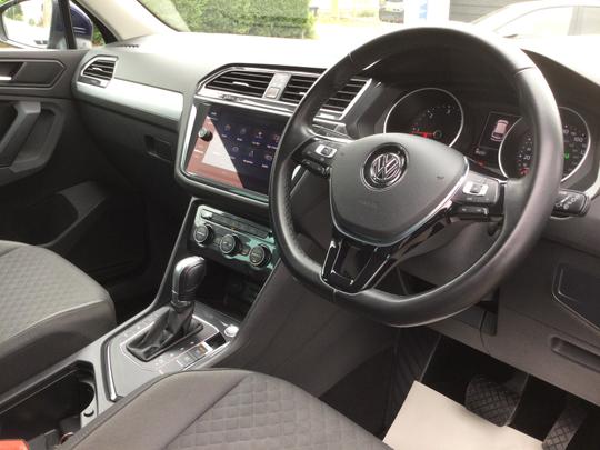 Volkswagen Tiguan Photo f85a9c80-3a99-4879-aa9a-4eb5530ab066.jpg