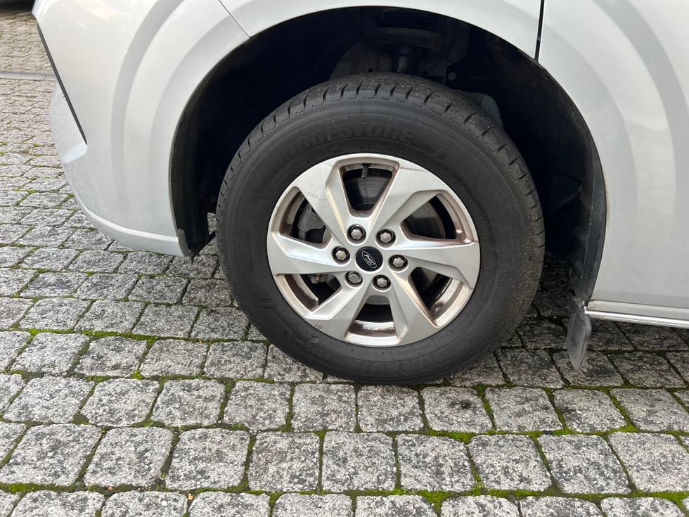 Ford Transit Custom Photo f8835910-bae0-4fd2-b9f6-8506d208b8f4.jpeg