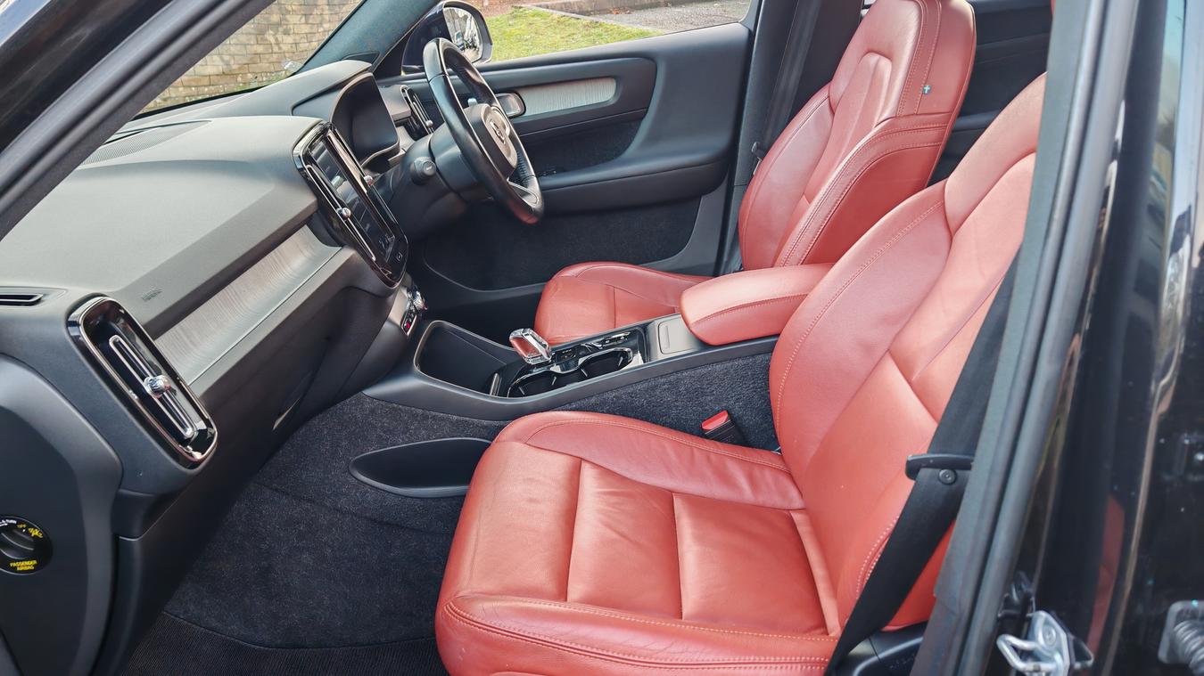 Used Volvo XC40 KX68ULD 20