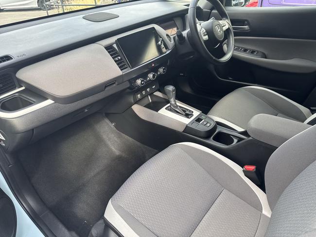 Honda Jazz Photo f89ff244-a8a2-42c9-8d71-788e41a929ae.jpg