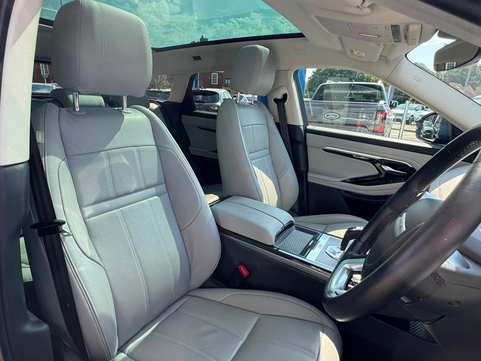 Land Rover Range Rover Evoque Photo f8b19635-afd4-4ce2-97d8-1cbd27c769c3.jpeg