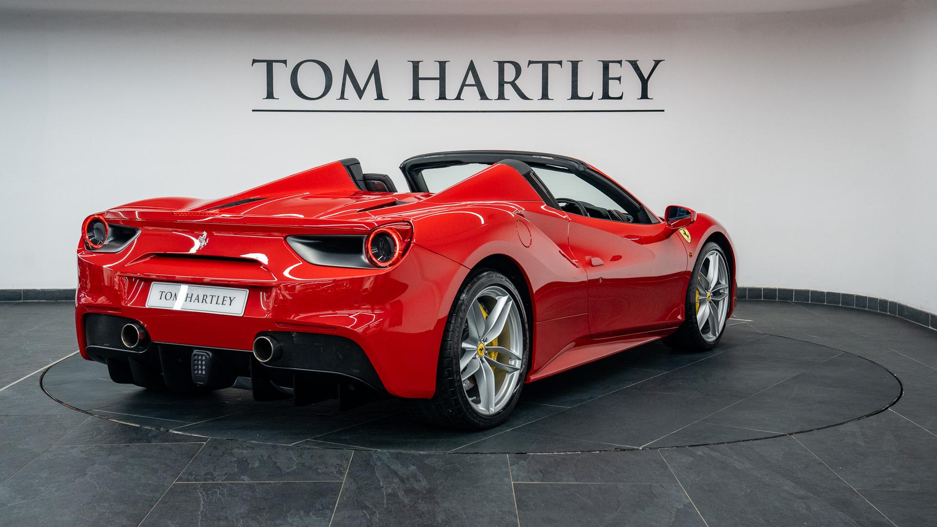Ferrari 488 Photo f8b700e3-3aa8-48cb-af3e-95531dd2b54e.jpg