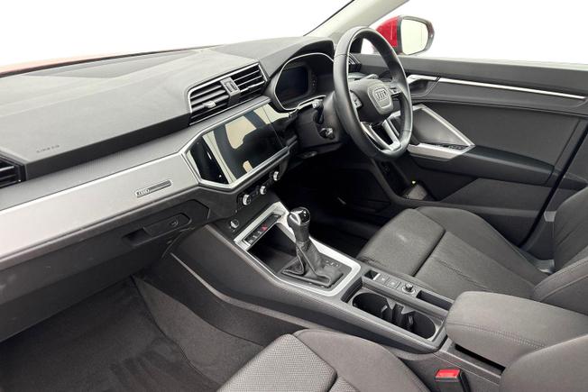 AUDI Q3 Photo 2