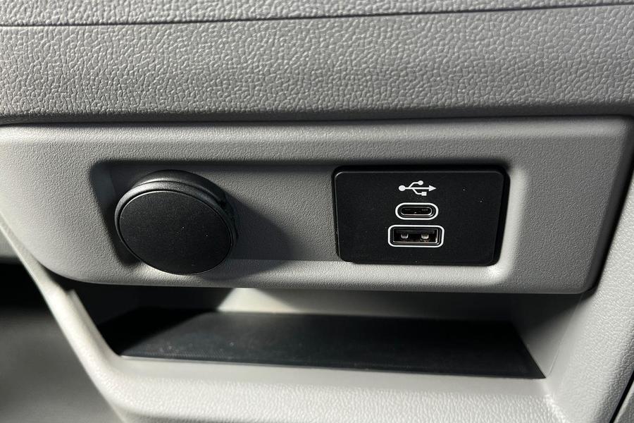 Ford TRANSIT CUSTOM Photo f8dd2b93-fb7a-408c-90cd-d43245d90abb.jpg