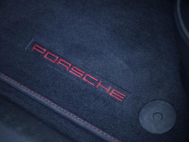 PORSCHE Taycan Photo 47