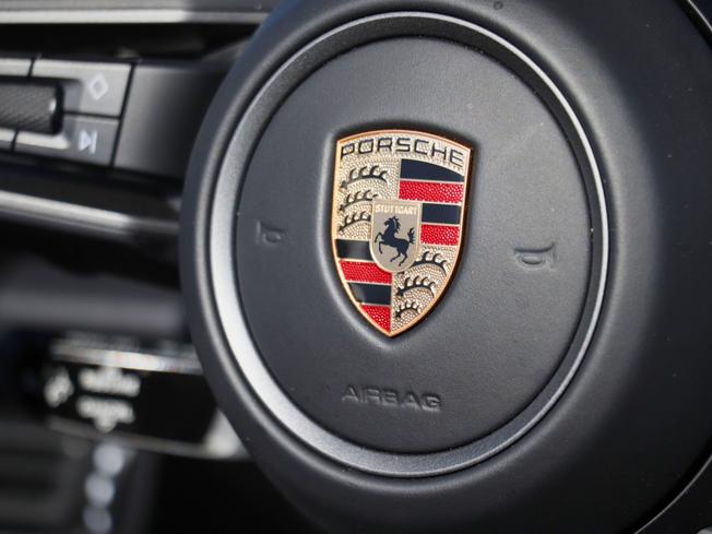 PORSCHE 911 Photo 17