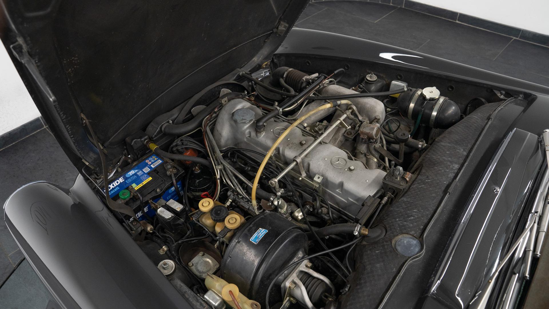Mercedes-Benz 280 SL Photo f8f989ee-98a5-4d92-bdef-003b5dc77047.jpg