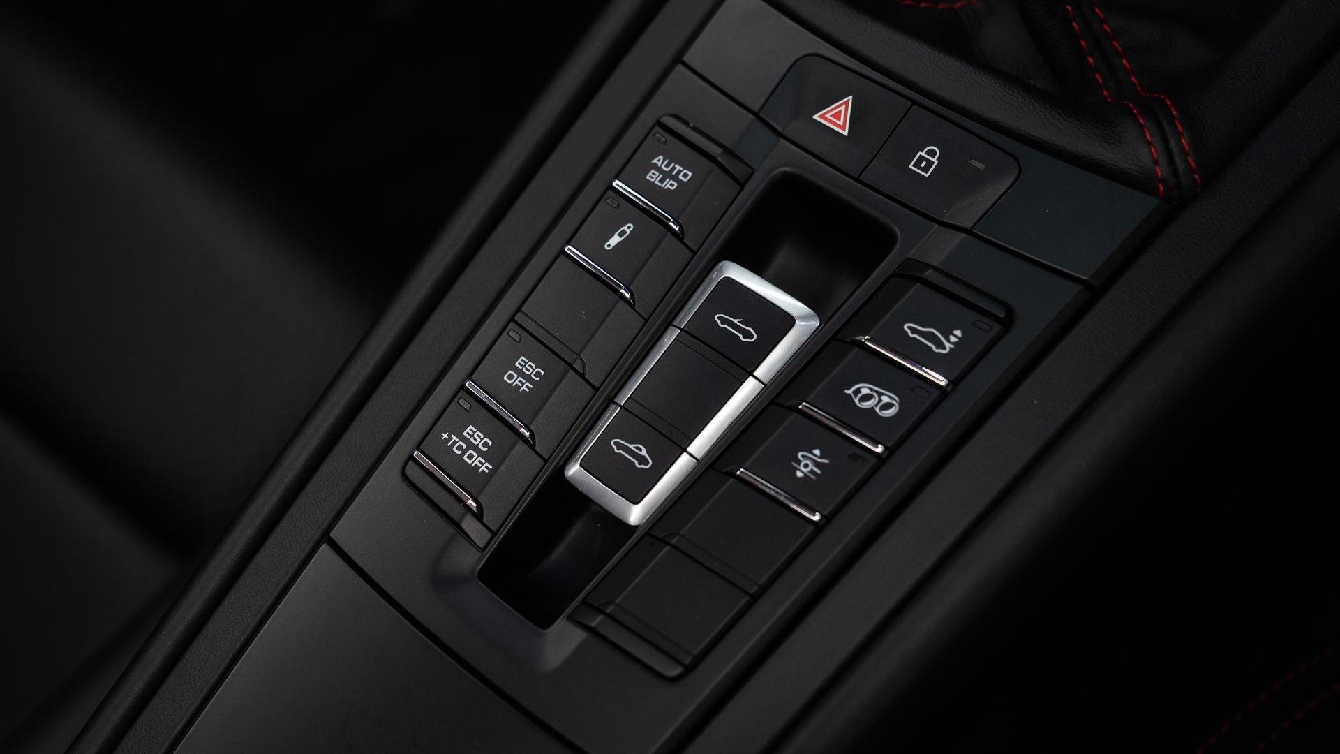 Porsche 911 Photo f8fbcd09-8774-4db8-9cc3-ca6f82bd55d1.jpg