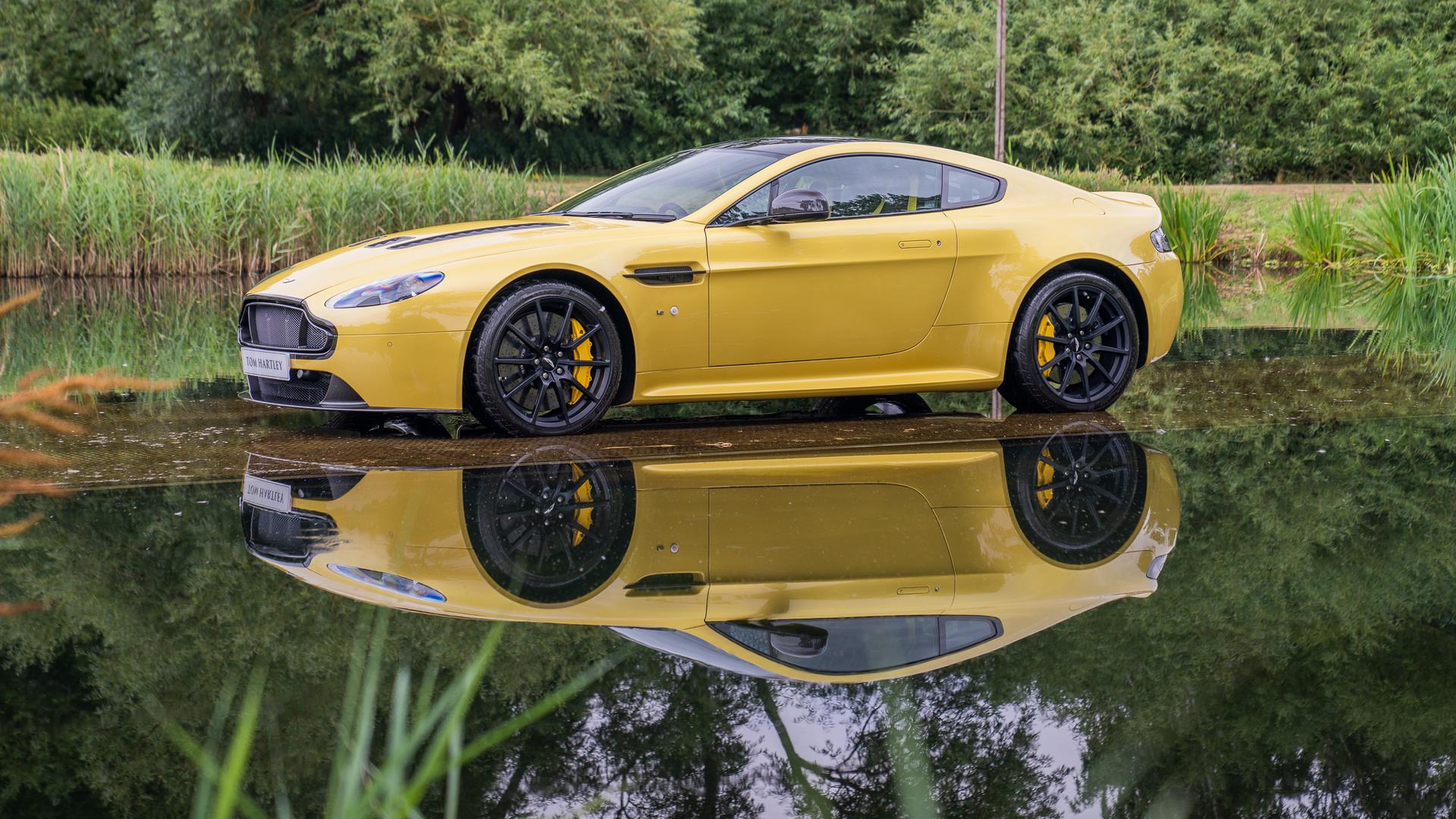 Aston Martin Vantage Photo f901a3f1-ce9c-452c-a8d7-1e063f5a822b.jpg