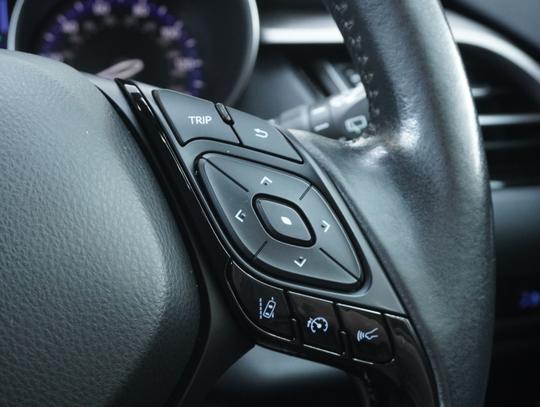 Toyota C-HR Photo f90e901e-8b26-44a6-b1a5-26103a86dbf3.jpg