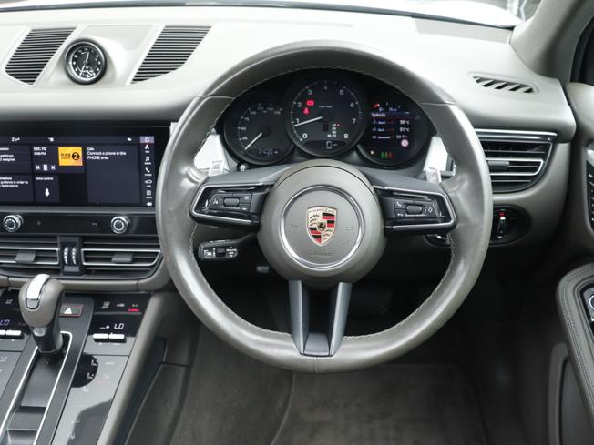 PORSCHE Macan Photo 36