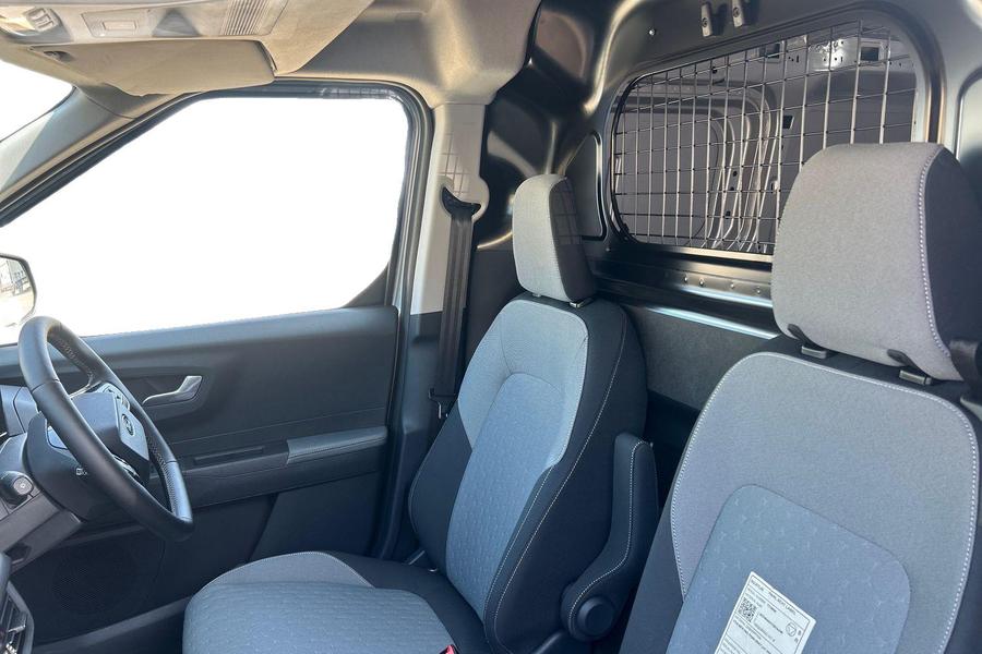 Ford E-TRANSIT COURIER Photo f92e87a0-194a-452e-be3a-5f6be14227f6.jpg
