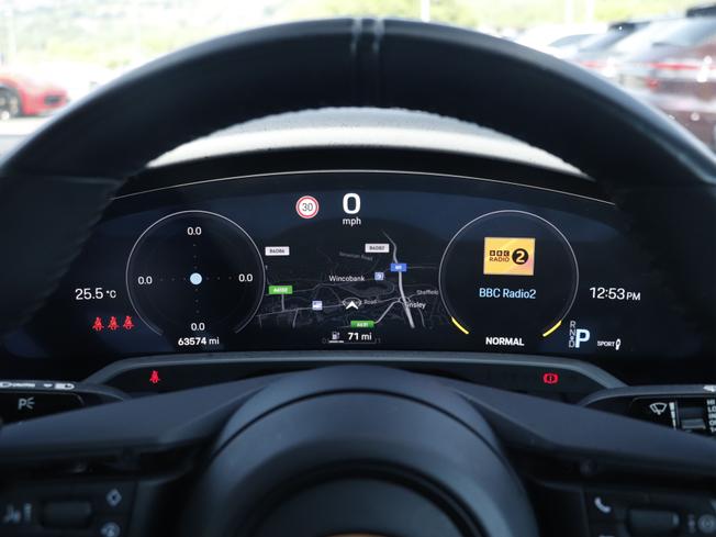 PORSCHE Taycan Photo 13