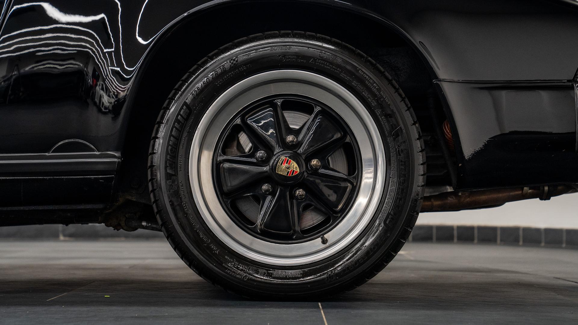 Porsche 911 Photo f937802a-19b3-4ff6-94d0-2bf44885c4d5.jpg