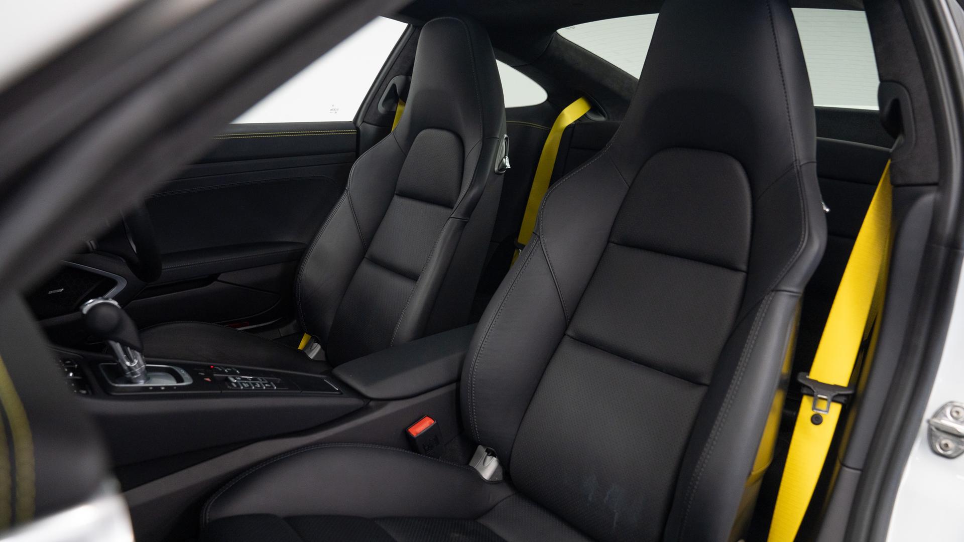 Porsche 911 Photo f9447447-b81a-4e08-b3ec-27e0d6aaed12.jpg