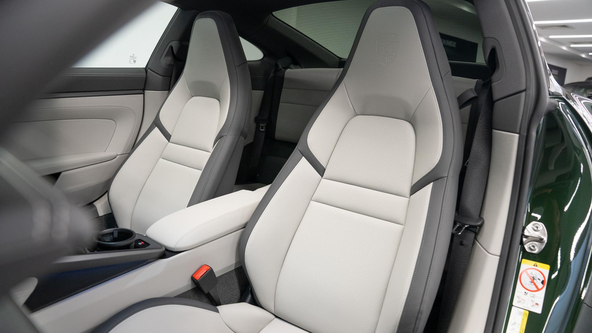 Porsche 911 Photo f9473a13-ce2d-4e82-a265-731fb0974c13.jpg