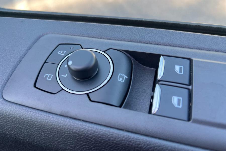 Ford Tourneo Custom V710 Zetec/Trend Bus M1 320 L2 2.0L EcoBl Photo f95050d0-39e5-4a2b-8d92-aae79e6f99d9.jpg