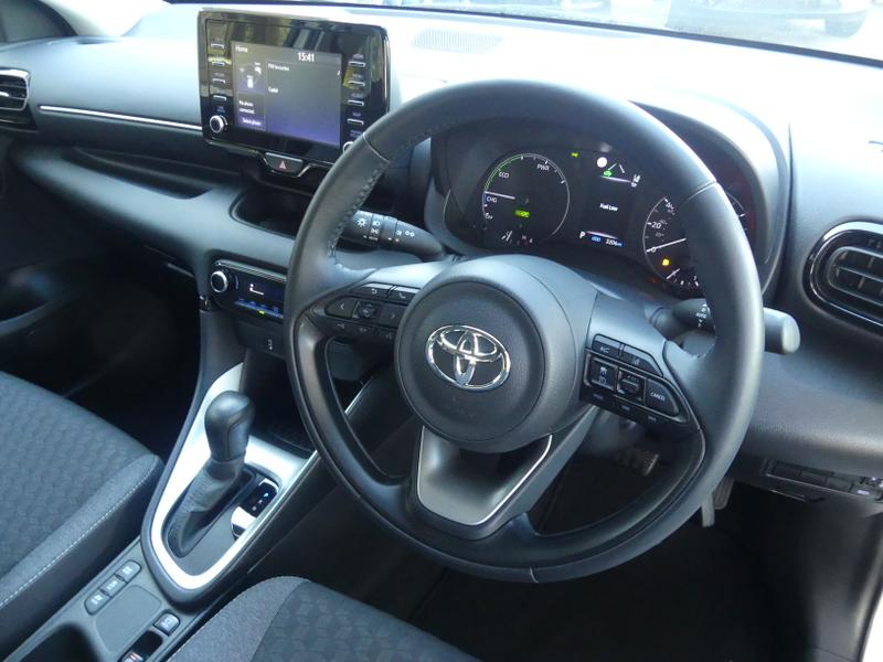 Toyota Yaris Photo f95e3c5d-7c7e-4b9b-90d8-df64bd0d3cb6.jpg