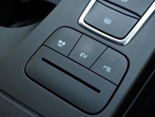 Ford Kuga Photo f9657a04-ea34-47bd-b1fc-936d5e0d5ca7.jpg