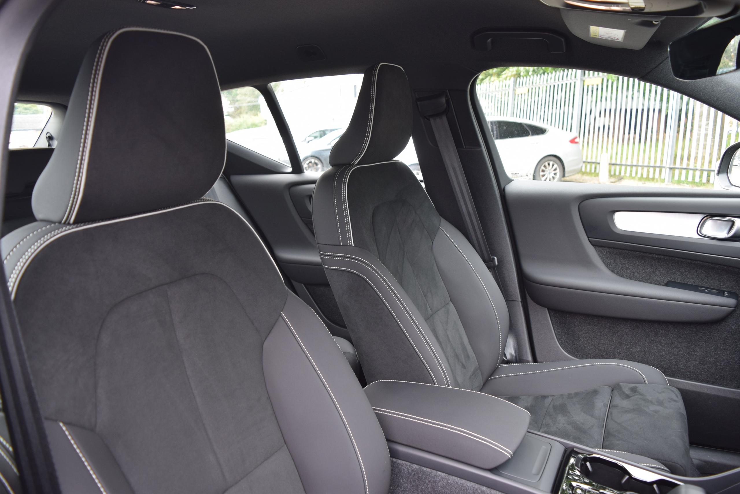 2026 VOLVO XC40 2.0 B4P Plus Dark 5dr Auto - vehicle photo 28 for sale on PureCar