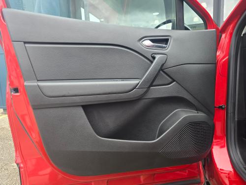 Renault Captur Photo f96a155d-d2c3-4ec9-b0be-3a172f037fd0.jpg