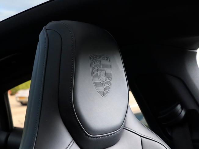 PORSCHE Taycan Photo 25