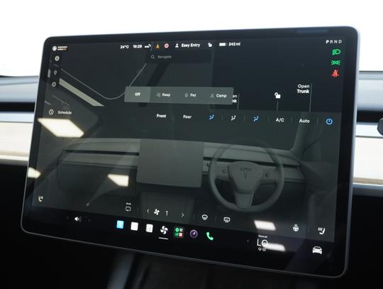 TESLA Model 3 Photo f978b913-1a4b-4514-aac3-f4543973244b.jpg